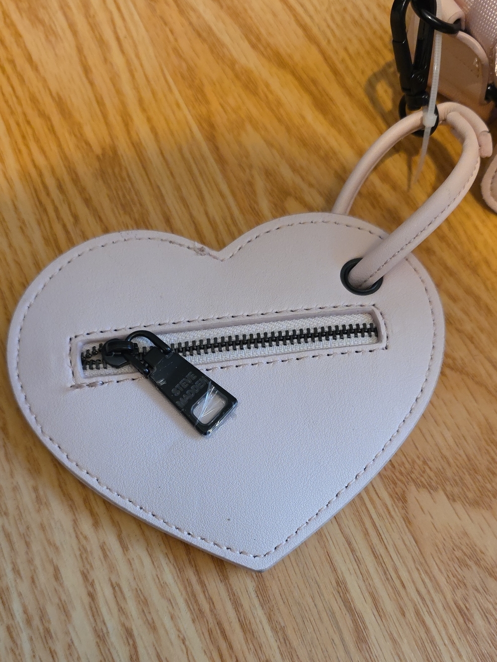 Steve Madden White Crossbody with Black Bats Logo - Picture 6 of 12